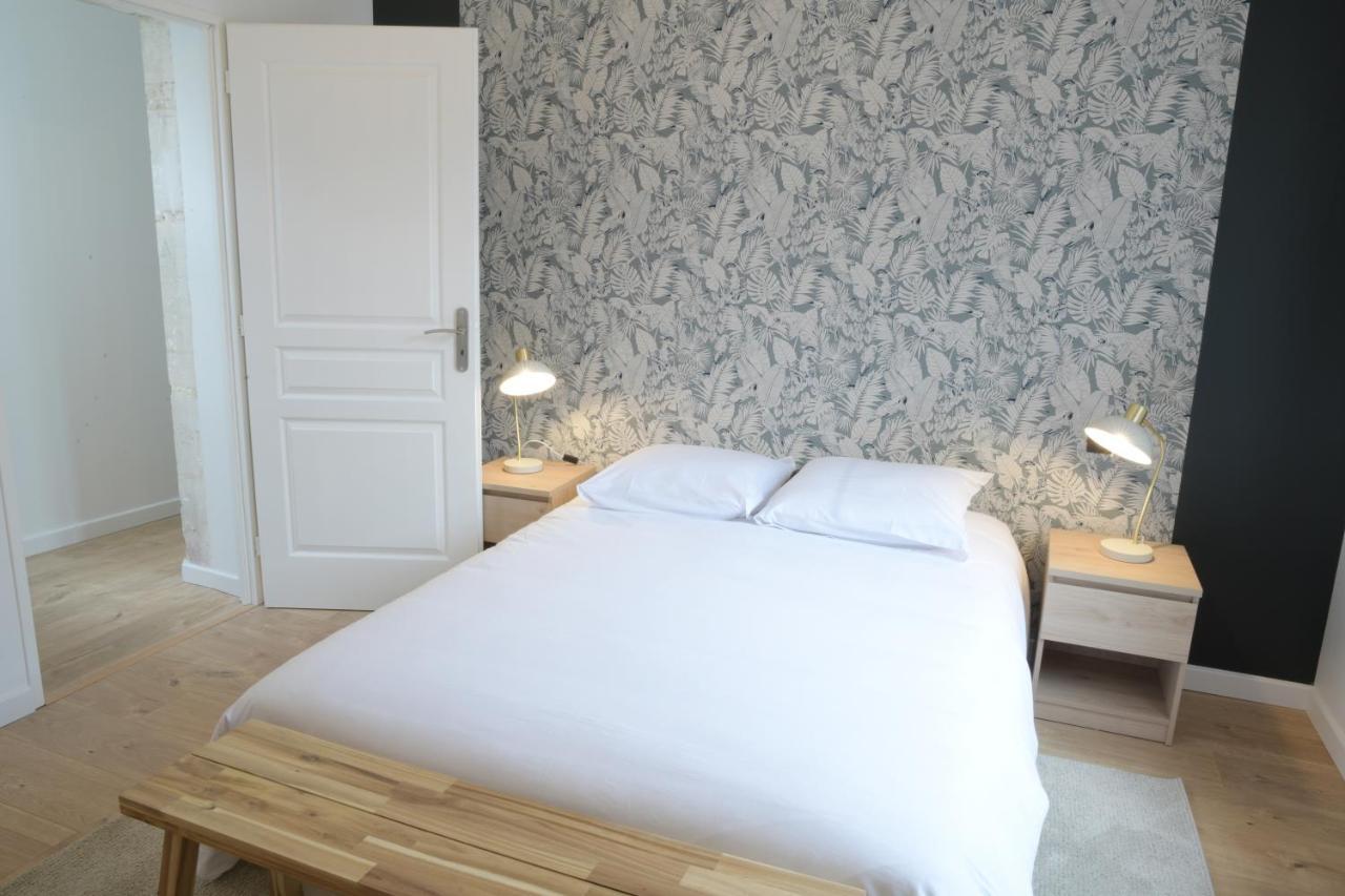 T3 De Charme Situe En Hyper Centre Avec Wifi, Linge, Draps, Savons Et Serviettes Fournis Коньяк Номер фото